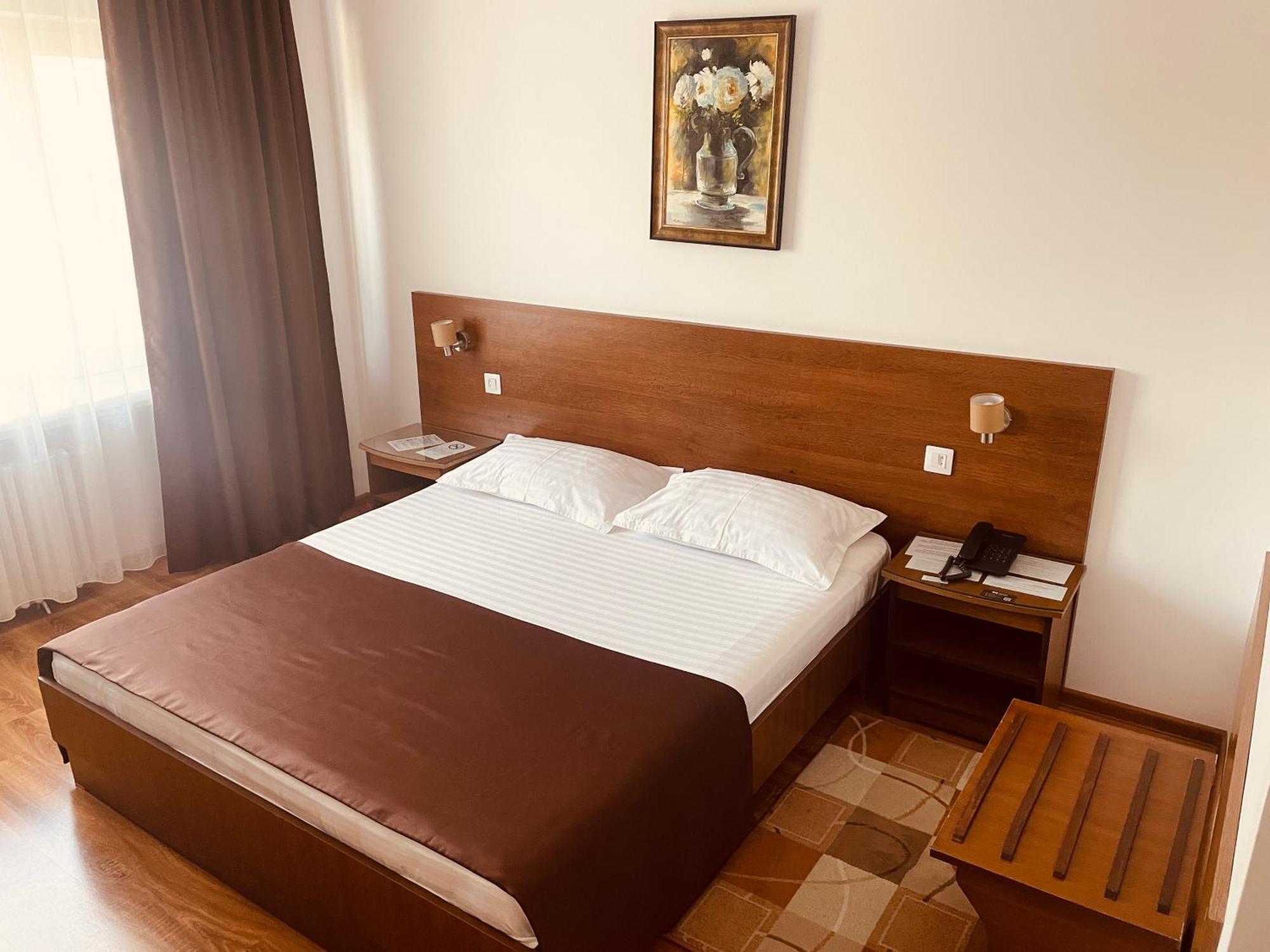 Hotel Moldova Bîrlad Kültér fotó