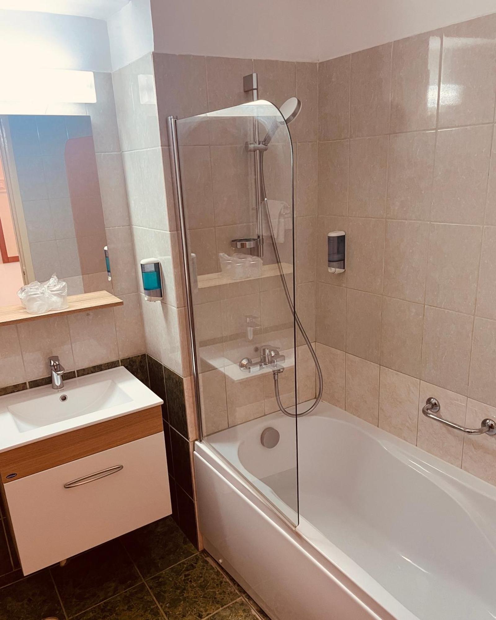 Hotel Moldova Bîrlad Kültér fotó