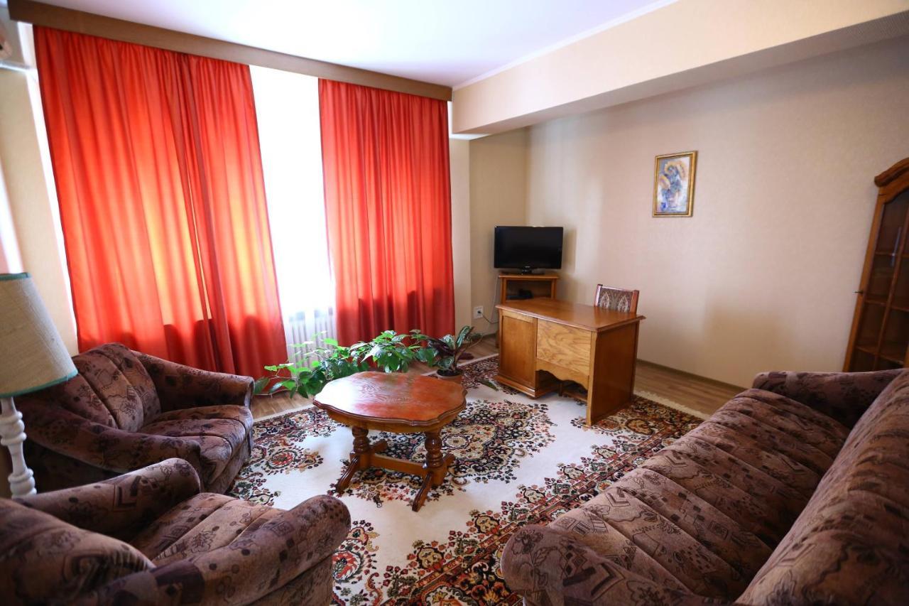 Hotel Moldova Bîrlad Kültér fotó
