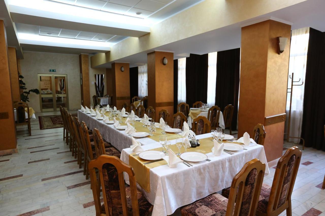 Hotel Moldova Bîrlad Kültér fotó